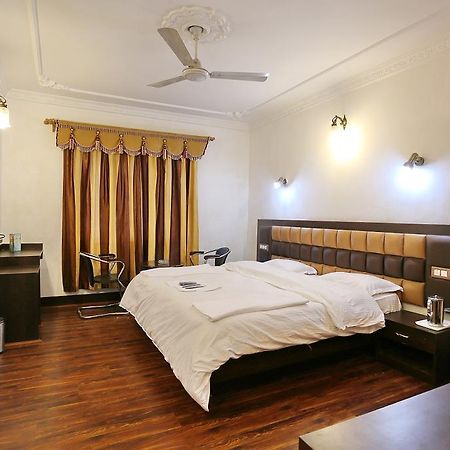 Hotel Ibni Kabeer Srinagar  Ngoại thất bức ảnh