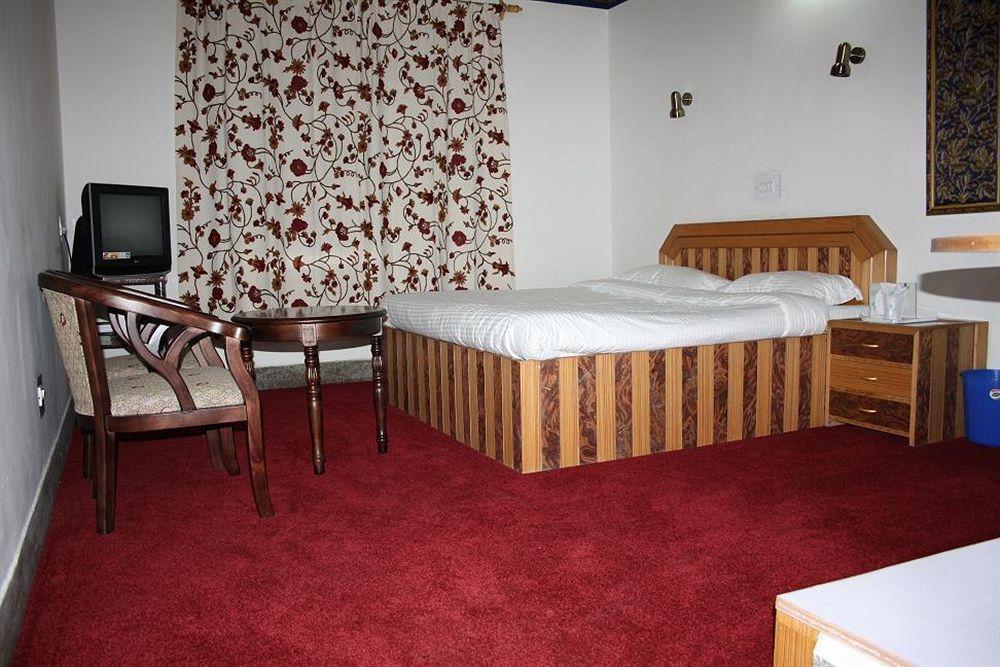 Hotel Ibni Kabeer Srinagar  Ngoại thất bức ảnh