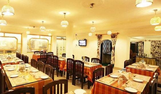 Hotel Ibni Kabeer Srinagar  Ngoại thất bức ảnh