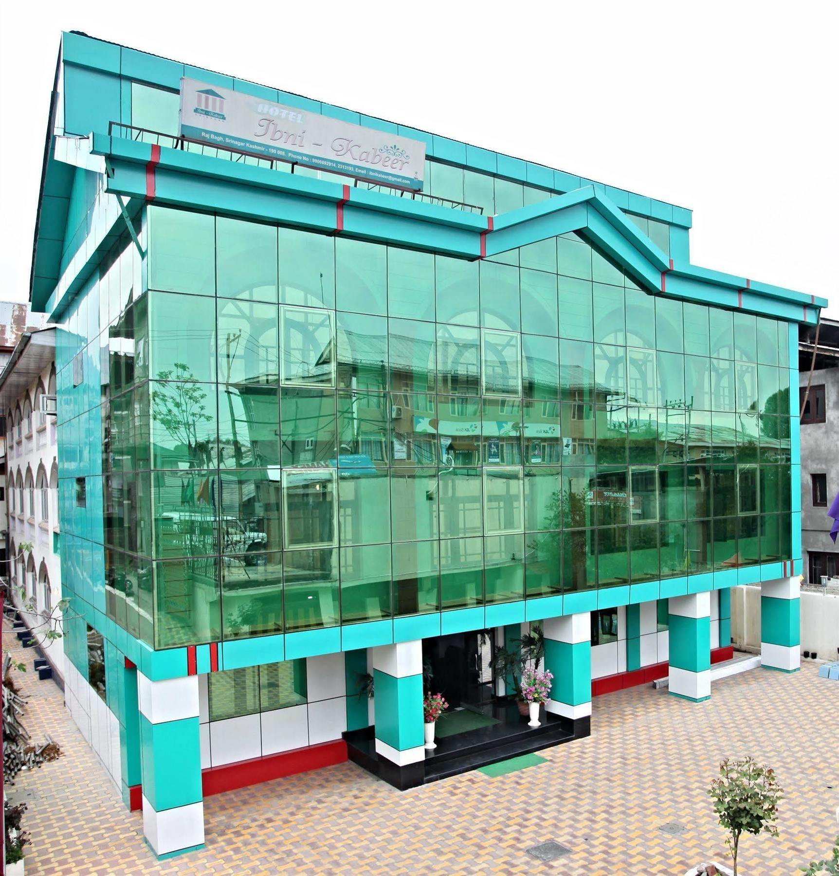 Hotel Ibni Kabeer Srinagar  Ngoại thất bức ảnh