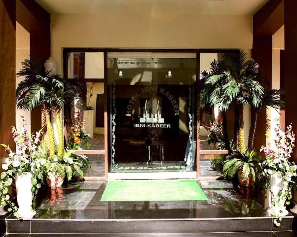 Hotel Ibni Kabeer Srinagar  Ngoại thất bức ảnh