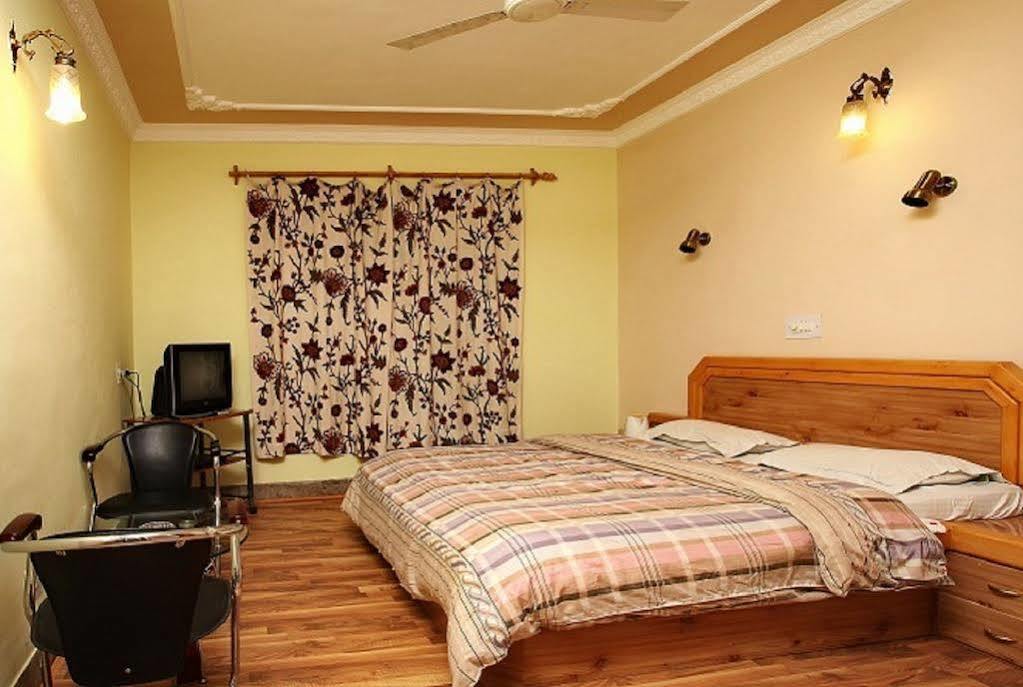 Hotel Ibni Kabeer Srinagar  Ngoại thất bức ảnh